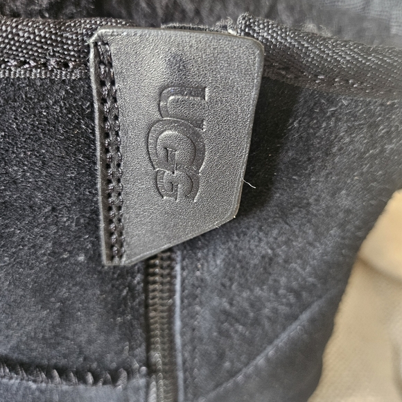 UGG Women's Black Mini Bailey Zip, Size 9 - Picture 5 of 11